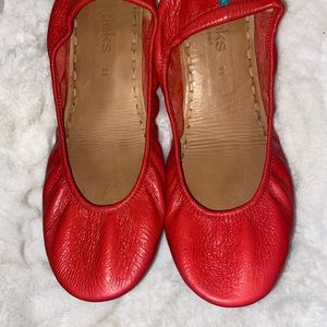 Poppy tieks